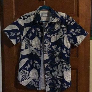 Short sleeved mens shirt